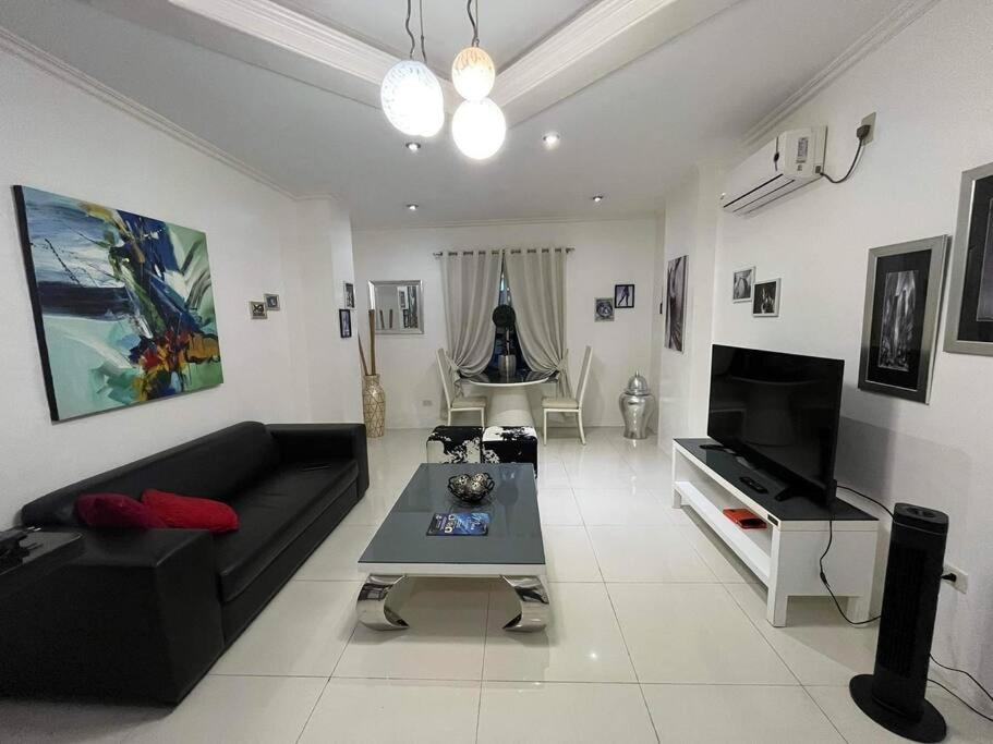 Kandi Big 1 Bedroom King Bed, Free Housekeeping, Wi-Fi Angeles Εξωτερικό φωτογραφία