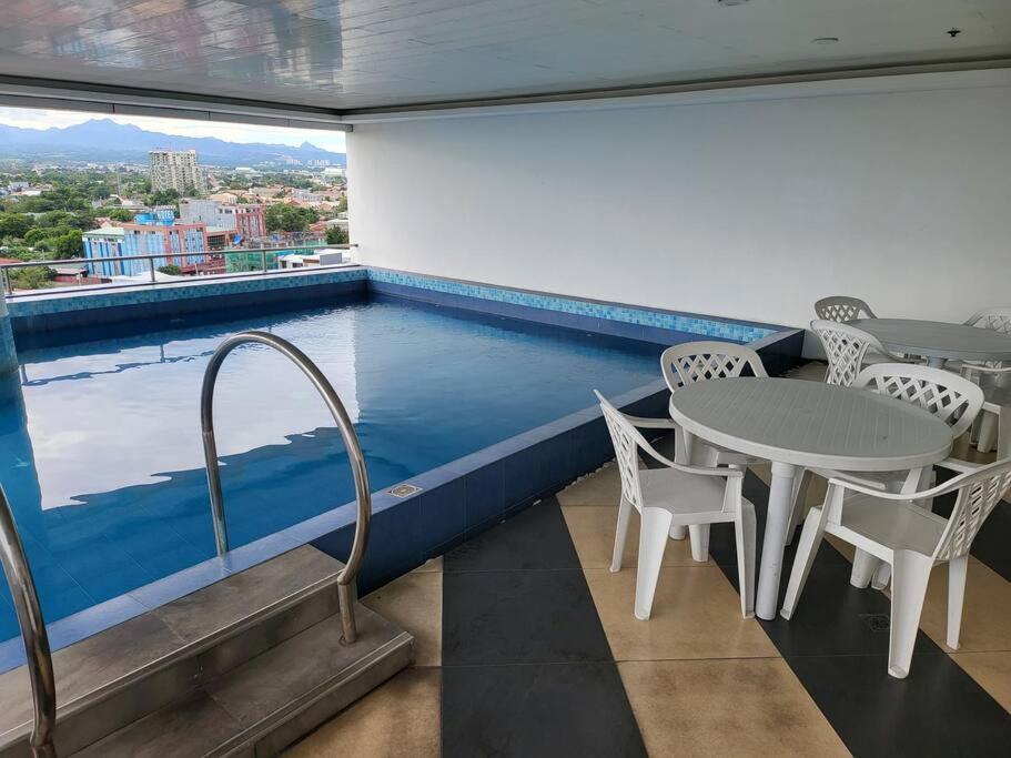 Kandi Big 1 Bedroom King Bed, Free Housekeeping, Wi-Fi Angeles Εξωτερικό φωτογραφία